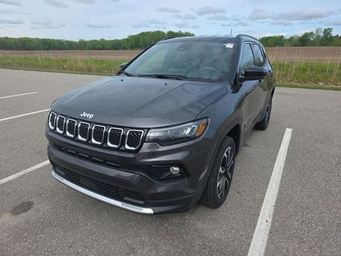 Used 2023 Jeep Compass Limited AWD/4WD image 2
