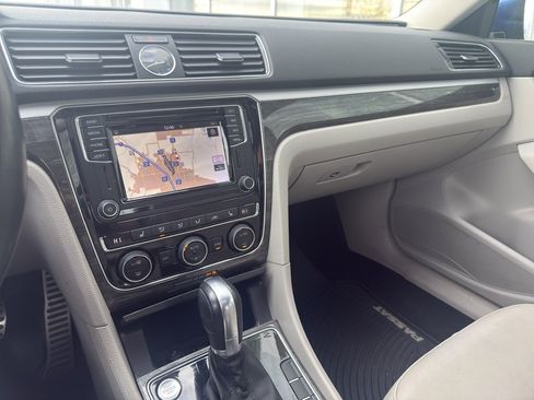 Used 2016 Volkswagen Passat 1.8T SEL Premium image 15