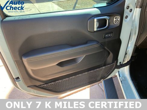 Used 2024 Jeep Wrangler Unlimited Sahara image 25