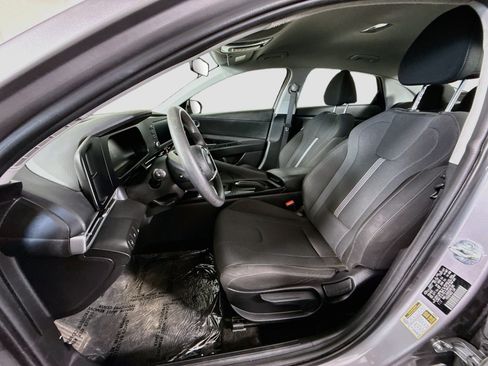 Used 2025 Hyundai Elantra SE FWD image 21
