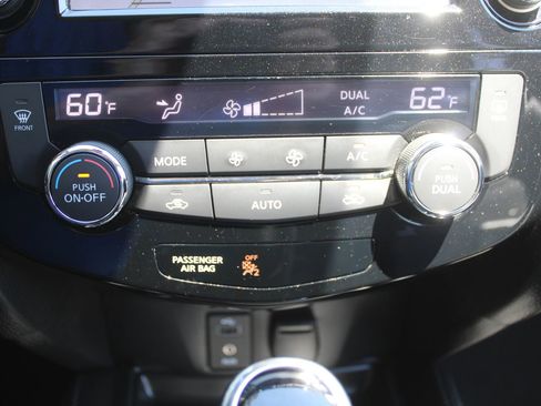Used 2017 Nissan Rogue SL w/ SL Premium Package AWD/4WD image 40