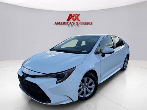 Used 2024 Toyota Corolla LE FWD image 2