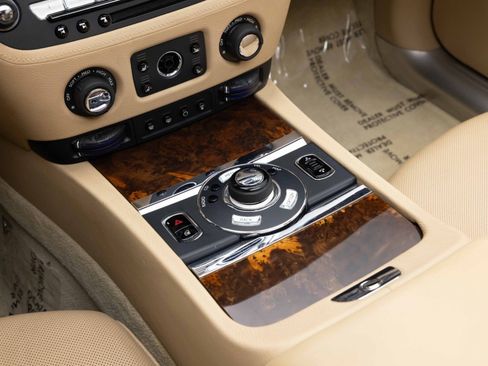 Used 2010 Rolls-Royce Ghost RWD image 16