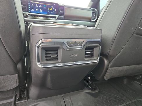Used 2025 Chevrolet Silverado 1500 High Country w/ High Country Premium Package AWD/4WD image 35