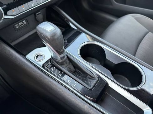 Used 2024 Nissan Altima 2.5 SV FWD image 19
