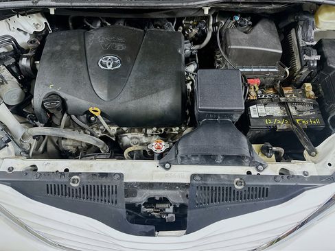 Used 2017 Toyota Sienna LE image 28