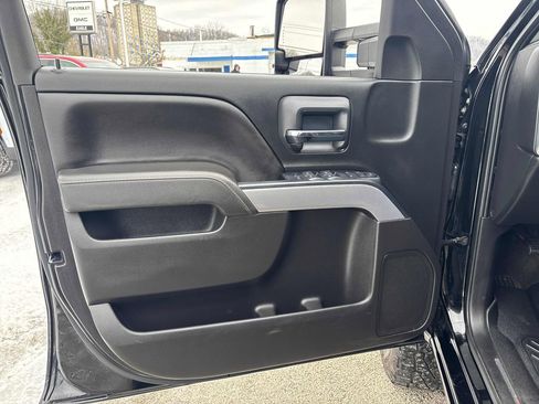 Used 2017 Chevrolet Silverado 2500 LT w/ Midnight Edition image 9