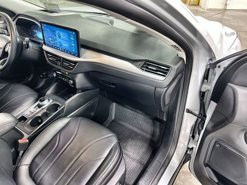 Used 2025 Ford Escape Platinum w/ Premium Technology Package image 31