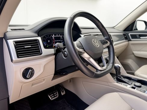 Used 2022 Volkswagen Atlas SEL R-Line AWD/4WD image 4