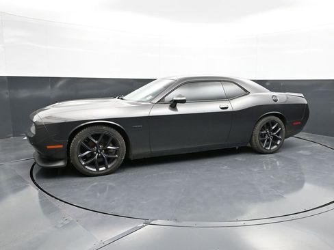 Used 2019 Dodge Challenger R/T w/ Driver Convenience Group image 7