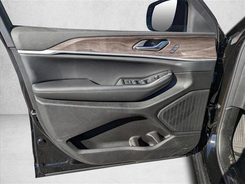 New 2025 Jeep Grand Cherokee Limited image 23