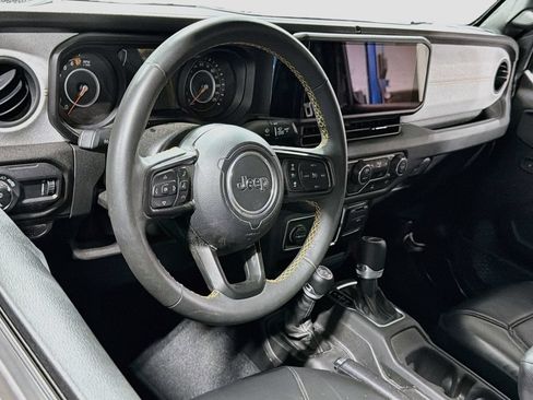 Used 2024 Jeep Gladiator Sport AWD/4WD image 24