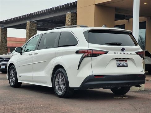 Certified 2021 Toyota Sienna LE w/ LE Plus Package image 8