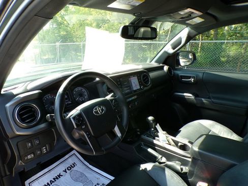 Used 2023 Toyota Tacoma TRD Sport w/ TRD Premium Sport Package AWD/4WD image 11
