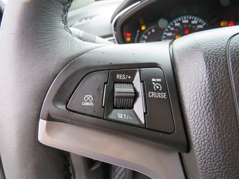 Used 2018 Chevrolet Trax LT w/ LT Convenience Package image 16