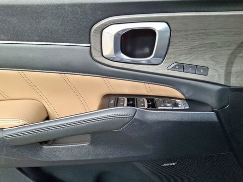 Used 2025 Kia Sorento SX Prestige w/ Olive Brown Leather Package image 12