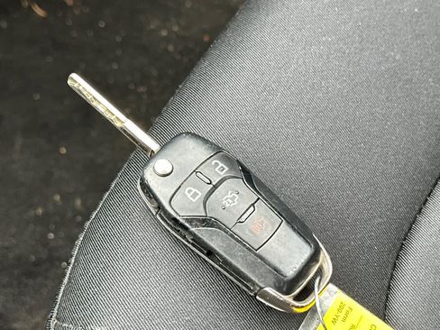 Used 2016 Ford Fusion SE FWD image 26
