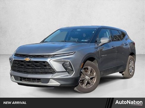 Used 2023 Chevrolet Blazer LT image 1