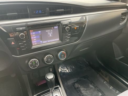Used 2016 Toyota Corolla L image 38