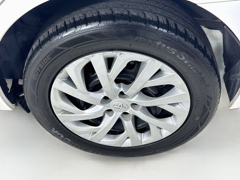 Used 2018 Toyota Corolla LE FWD image 33