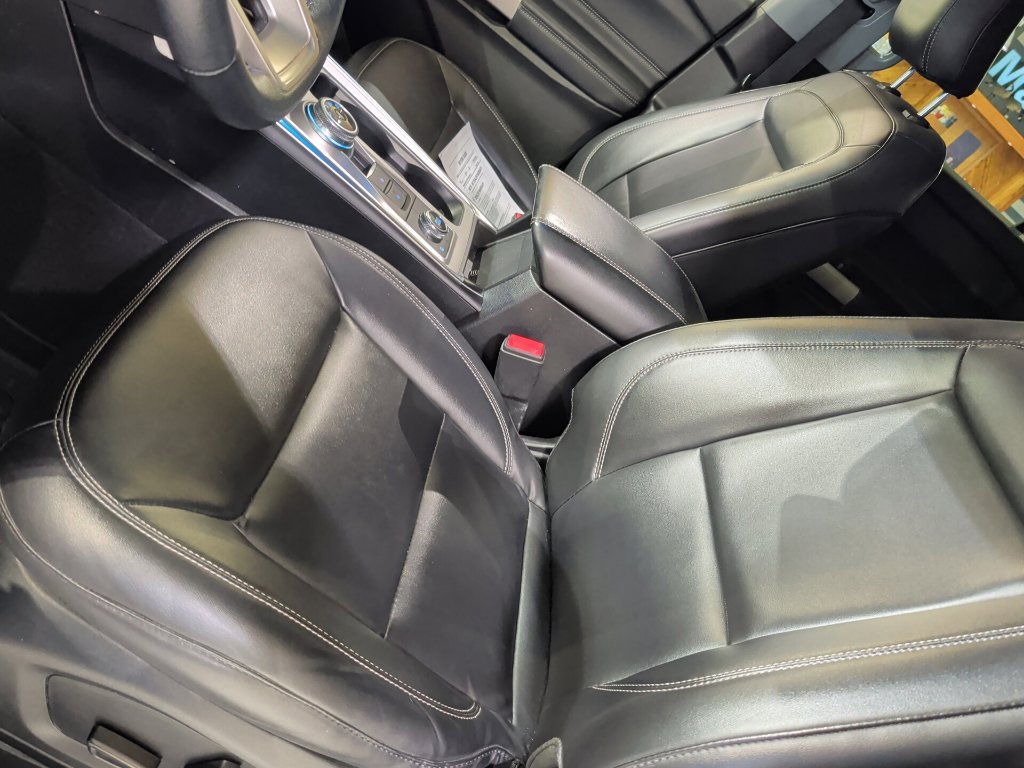 Used 2022 Ford Explorer XLT w/ Equipment Group 202A AWD/4WD image 6