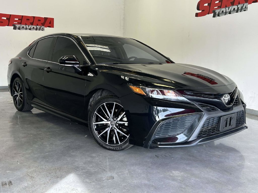 Used 2023 Toyota Camry SE FWD image 1