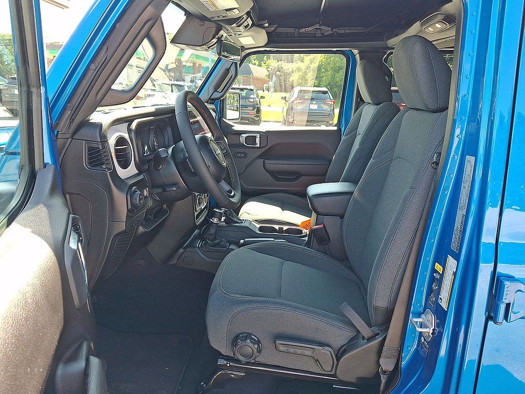 Used 2024 Jeep Gladiator Sport AWD/4WD image 11