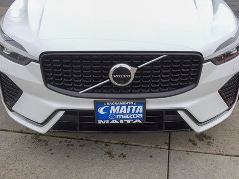 Used 2023 Volvo XC60 B5 Plus image 2