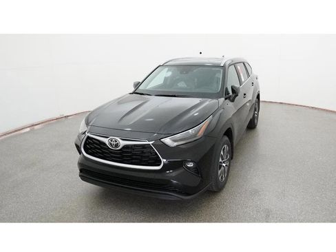 New 2026 Toyota Highlander XLE image 16