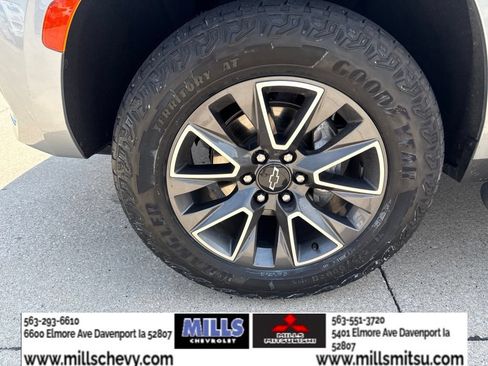 Used 2023 Chevrolet Tahoe Z71 w/ Luxury Package AWD/4WD image 9