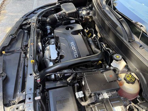 Used 2018 Chevrolet Equinox LT image 22