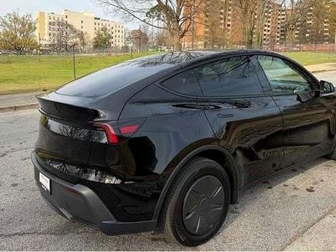 Used 2026 Tesla Model Y 2WD image 3