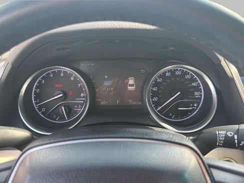 Used 2018 Toyota Camry XLE FWD image 15