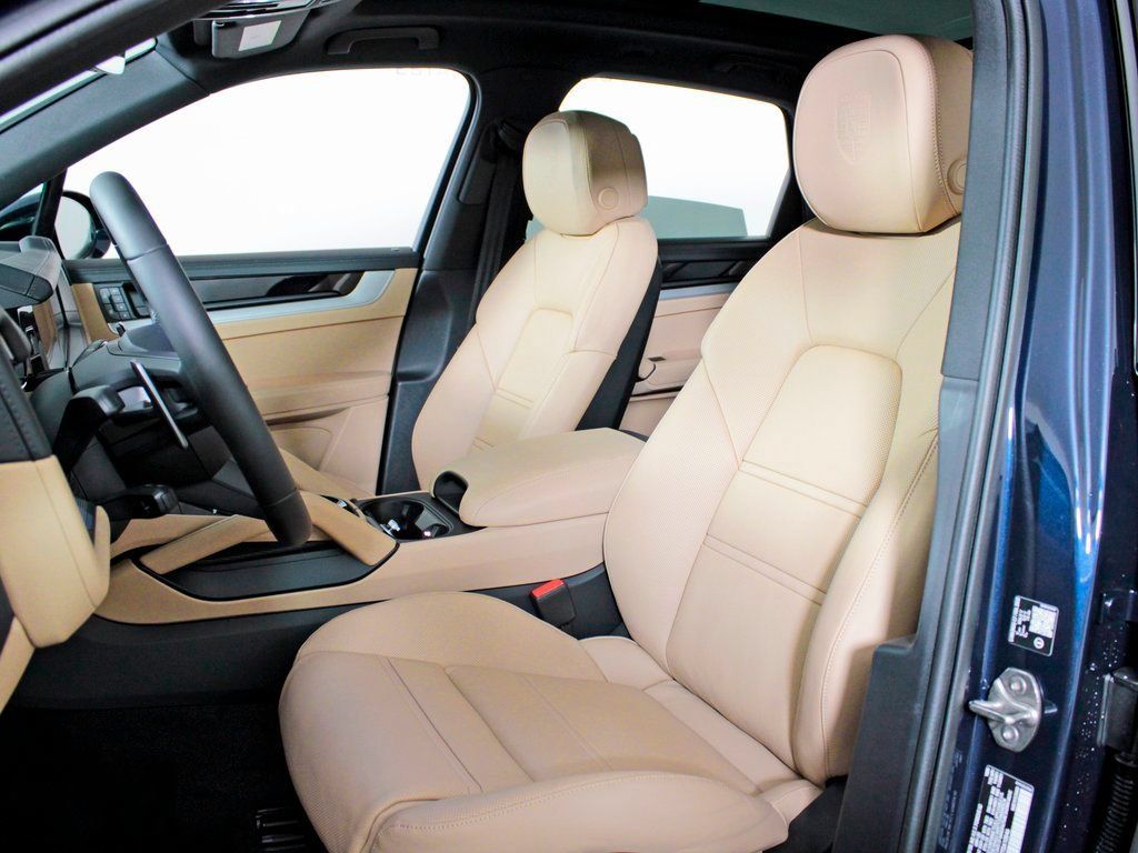Certified 2026 Porsche Cayenne E-Hybrid AWD/4WD image 5