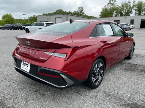 Used 2025 Hyundai Elantra Limited FWD image 3