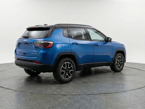 Used 2025 Jeep Compass Trailhawk image 9