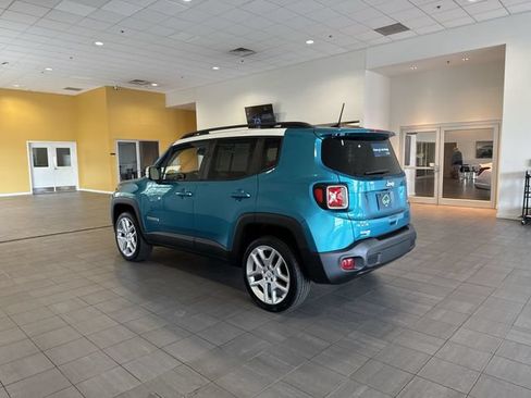Used 2021 Jeep Renegade Latitude AWD/4WD image 3