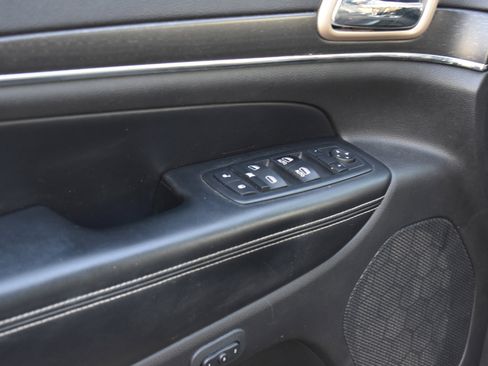 Used 2016 Jeep Grand Cherokee Limited image 26