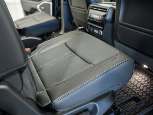 New 2026 Jeep Grand Wagoneer L 4WD image 36