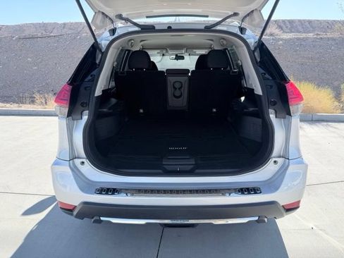 Used 2017 Nissan Rogue SV AWD/4WD image 32