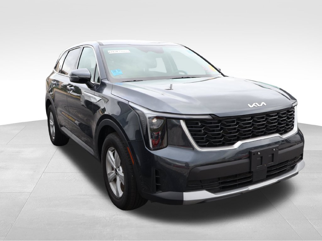 Used 2024 Kia Sorento LX FWD image 11