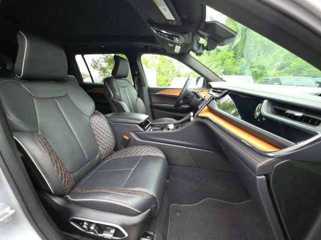 Used 2025 Jeep Grand Cherokee L Summit AWD/4WD image 19