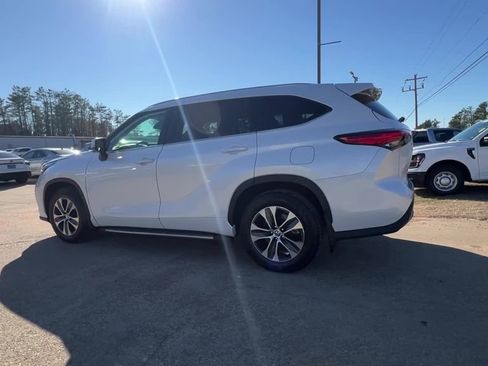Used 2022 Toyota Highlander XLE image 4