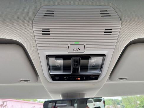 Used 2025 Volkswagen ID. Buzz 1st Edition AWD/4WD image 36