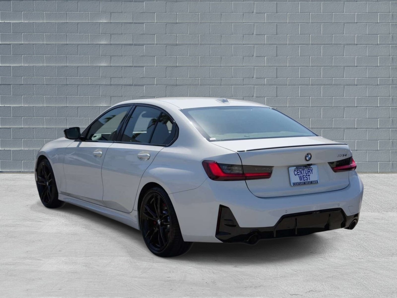 Used 2023 BMW 330i Sedan w/ M Sport Package RWD image 3