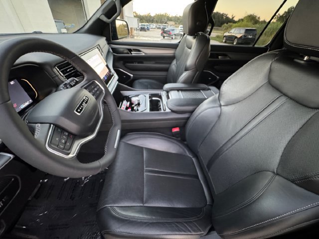 Used 2025 Jeep Wagoneer 4WD image 29