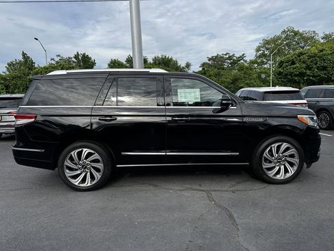 Certified 2023 Lincoln Navigator Reserve AWD/4WD image 4