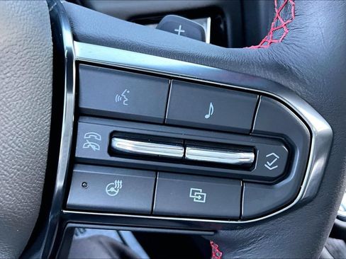 Used 2025 GMC Yukon AT4 Ultimate w/ LPO, Floor Liner Package AWD/4WD image 12