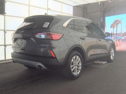 Used 2022 Ford Escape SE FWD image 2
