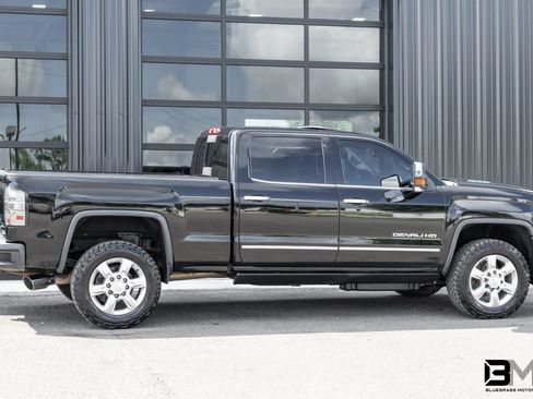 Used 2015 GMC Sierra 2500 Denali w/ Duramax Plus Package AWD/4WD image 10